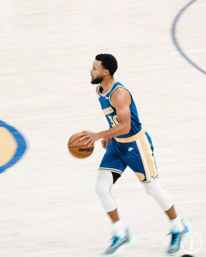 背后是RM 背后是RM